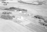 Aerial photograph of a farm near Speers, SK (5-43-11-W3)