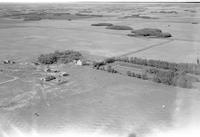 Aerial photograph of a farm near Redfield, SK (7-46-12-W3)