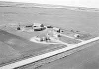 Aerial photograph of a farm near Wilkie, SK (6-40-19-W3)