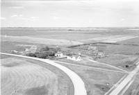 Aerial photograph of a farm near Wilkie, SK (27-40-19-W3)