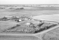 Aerial photograph of a farm near Keatley, SK (44-11-W3)