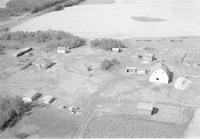 Aerial photograph of a farm in Saskatchewan (44-11-W3)