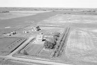Aerial photograph of a farm near Speers, SK (44-11-W3)