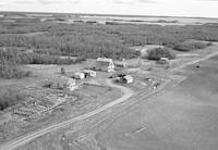 Aerial photograph of a farm near Borden, SK (41-8-W3)