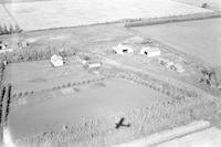 Aerial photograph of a farm near Fielding, SK (41-10-W3)