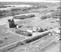 Aerial photograph of a farm near Dodsland, SK (34-20-W3)