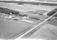 Aerial photograph of a farm near Radisson, SK (20-41-9-W3)