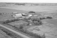 Aerial photograph of a farm near Dodsland, SK (34-20-W3)