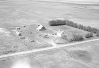 Aerial photograph of a farm near Dodsland, SK (34-21-W3)