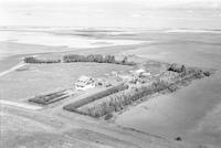 Aerial photograph of a farm near Vera, SK (16-42-23-W3)