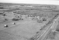 Aerial photograph of a farm near Radisson, SK (41-9-W3)
