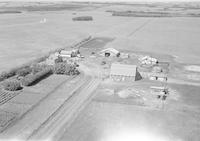 Aerial photograph of a farm near Dodsland, SK (34-20-W3)