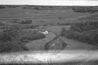 Aerial photograph of a farm near Fielding, SK (18-41-11-W3)
