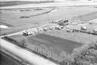 Aerial photograph of a farm near Radisson, SK (40-10-W3)