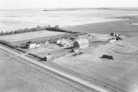 Aerial photograph of a farm near Radisson, SK (40-10-W3)