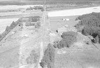 Aerial photograph of a farm near Redfield, SK (44-12-W3)
