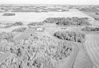 Aerial photograph of a farm in Saskatchewan (44-7-W3)