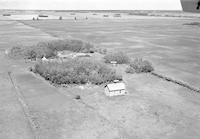 Aerial photograph of a farm near Unity, SK (40-22-W3)