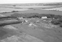 Aerial photograph of a farm near Fielding, SK (41-11-W3)