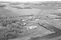 Aerial photograph of a farm near Unity, SK (40-22-W3)