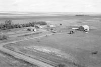 Aerial photograph of a farm near Fielding, SK (41-10-W3)
