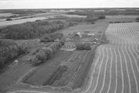 Aerial photograph of a farm near Vera, SK (22-42-23-W3)