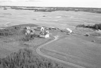 Aerial photograph of a farm near Vera, SK (14-42-23-W3)
