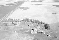 Aerial photograph of a farm in Saskatchewan (21-41-21-W3)