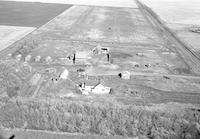 Aerial photograph of a farm in Saskatchewan (22-41-21-W3)