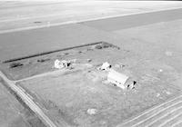 Aerial photograph of a farm in Saskatchewan (41-21-W3)