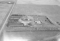 Aerial photograph of a farm in Saskatchewan (41-21-W3)