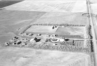 Aerial photograph of a farm in Saskatchewan (42-13-W3)