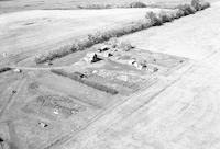Aerial photograph of a farm near Battleford, SK (28-42-17-W3)