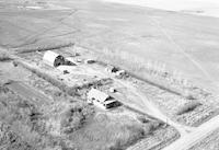 Aerial photograph of a farm in Saskatchewan (42-20-W3)
