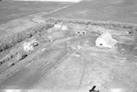 Aerial photograph of a farm in Saskatchewan (43-13-W3)