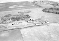 Aerial photograph of a farm in Saskatchewan (43-13-W3)