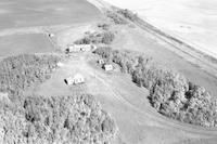 Aerial photograph of a farm in Saskatchewan (43-13-W3)