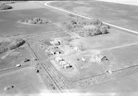 Aerial photograph of a farm in Saskatchewan (43-13-W3)