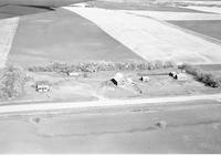 Aerial photograph of a farm in Saskatchewan (43-13-W3)