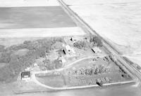 Aerial photograph of a farm in Saskatchewan (43-13-W3)