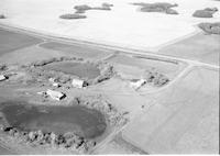 Aerial photograph of a farm in Saskatchewan (44-13-W3)