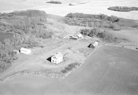 Aerial photograph of a farm in Saskatchewan (44-13-W3)