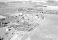 Aerial photograph of a farm in Saskatchewan (21-44-13-W3)