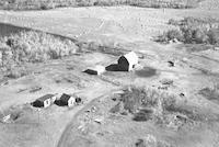 Aerial photograph of a farm in Saskatchewan (44-14-W3)