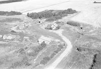 Aerial photograph of a farm in Saskatchewan (44-15-W3)