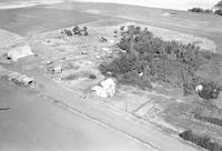 Aerial photograph of a farm in Saskatchewan (18-44-15-W3)