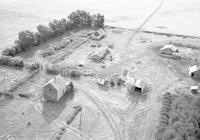 Aerial photograph of a farm in Saskatchewan (32-44-16-W3)