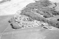 Aerial photograph of a farm in Saskatchewan (6-44-17-W3)