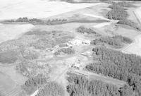 Aerial photograph of a farm in Saskatchewan (44-17-W3)