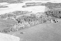 Aerial photograph of a farm in Saskatchewan (35-44-17-W3)